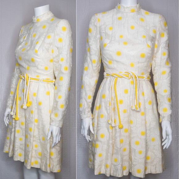 VINTAGE '60s Sunshine Daisies Lace Mockneck Long Sleeve Mini Dress SMALL - Picture 1 of 10
